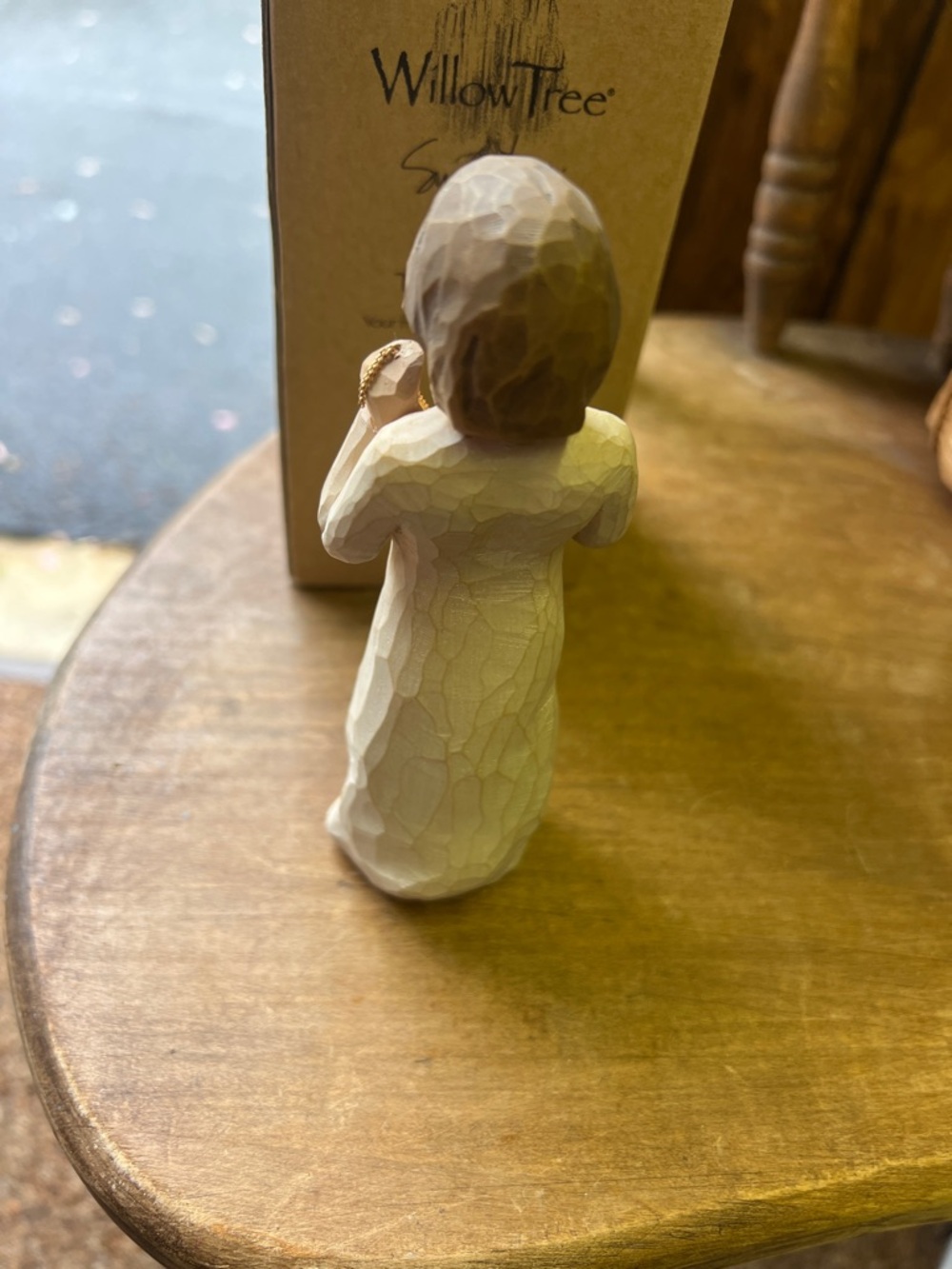 Willow Tree Figurine in Cream with Gold Necklace NWT - Picture 5 of 8